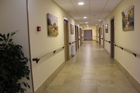 instalaciones comunes residencia de mayores pasillos